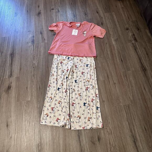 NWT Munki Woman Snoopy Pajama Set Size M Short Sleeve Shirt Wide Leg Pants - Picture 7 of 10